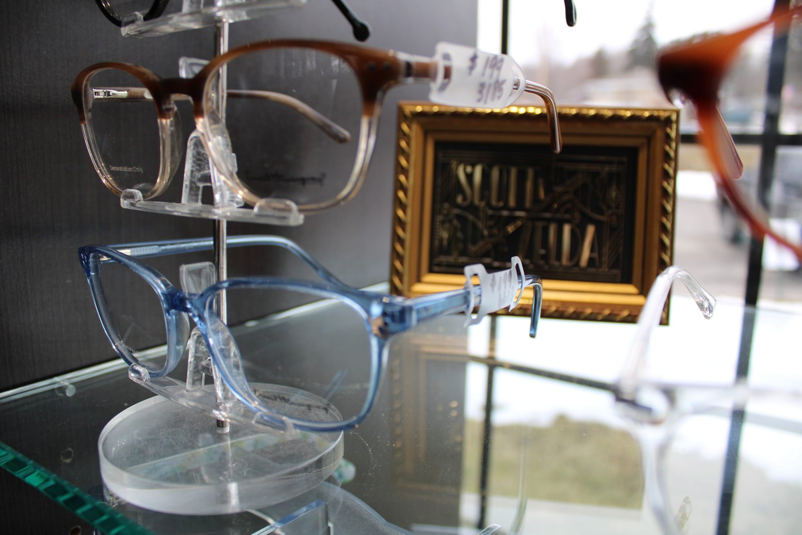 Eyeglasses Display: